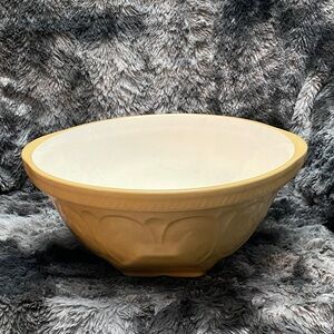 Vintage Gripstand earthenware mixing bowl.
T. G. Green Ltd.